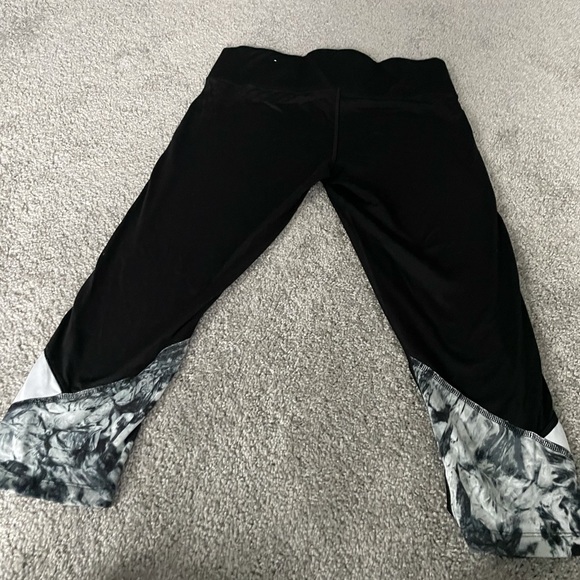 Pink capris - Picture 2 of 2